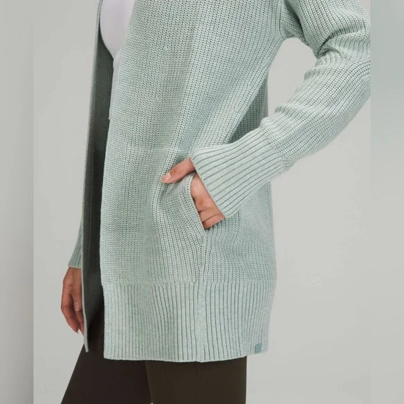 SOLD Lululemon Cashlu Sweater Wrap in Heathered Silver Blue Size M/L - Picture 3 of 8